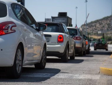 «Βούλιαξε» η Χαλκιδική - 6.000 αυτοκίνητα από Θεσσαλονίκη για το το τριήμερο